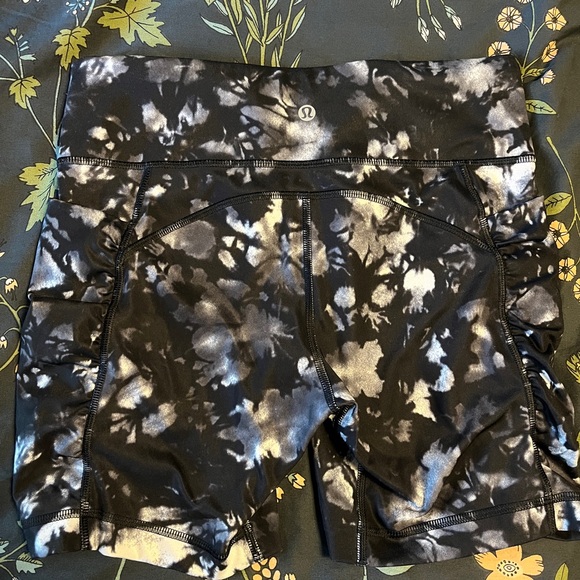 Lululemon biker shorts - Picture 2 of 4